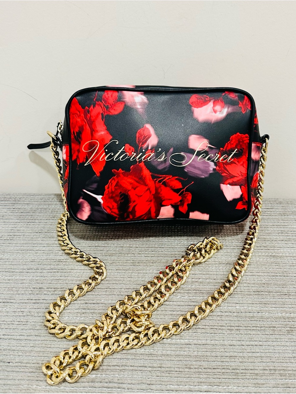 Victoria’s Secret Red & Black Floral‎ Gold Chain Crossbody Purse